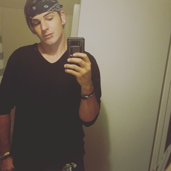 Meet your Posher, Andrew - Picture 1 of 1